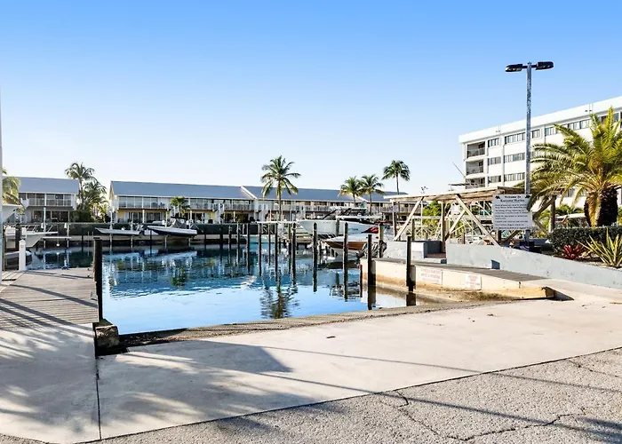 Kawama Yacht Club A4